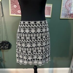 💕Loft NWT Black and White Embroidered Skirt Women’s Size 2